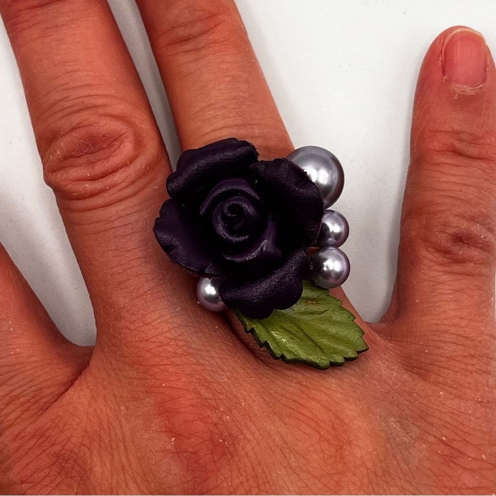 **NEW** LEATHER ROSE ADJUSTABLE RING - Picture 3 of 11